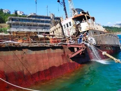 В "Трансшипе" опровергли информацию о двух неудачных попытках поднятия танкера Delfi