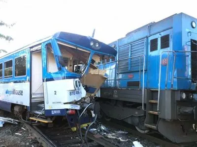 У Чехії зіткнулися пасажирський та ремонтний потяги: щонайменше 13 постраждалих