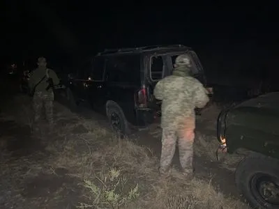 На Луганщині п’яні правопорушники намагались відібрати у прикордонників зброю