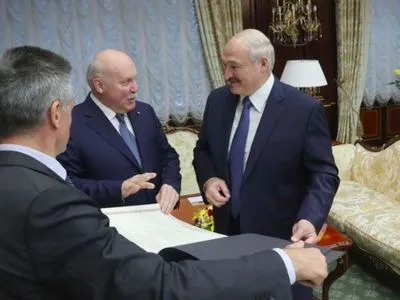 Посол РФ подарил Лукашенко карты белорусских губерний в составе Российской империи
