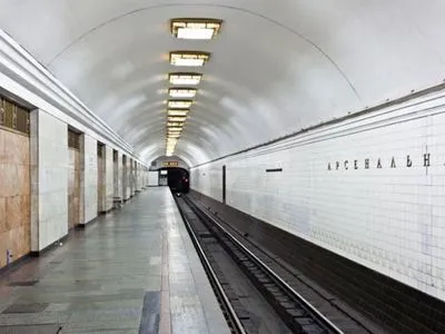 Еще одну станцию метро Киева проверили на взрывчатку