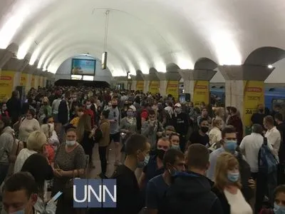 Вибухівки не знайшли: станцію метро “Хрещатик” відкрили для пасажирів