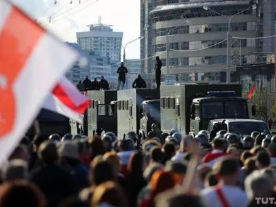 МВС Білорусі: у Мінську на протестах затримали більше 400 осіб