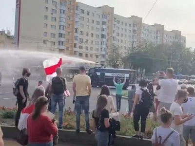 У Білорусі правоохоронці застосували проти активістів водомет