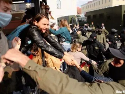 Во время женского марша в Минске задержано не менее 69 человек - правозащитники