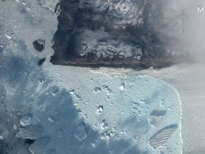 Від Гренландії відколовся гігантський шмат льоду