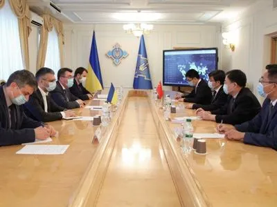 Данілов обговорив з послом Китаю можливості подальшого розвитку співробітництва