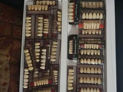 Українець із Польщі намагався незаконно провезти штучні зуби