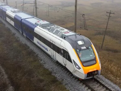 В Україні випробовують дизель-поїзд вітчизняного виробництва на маршруті Черкаси - Сміла
