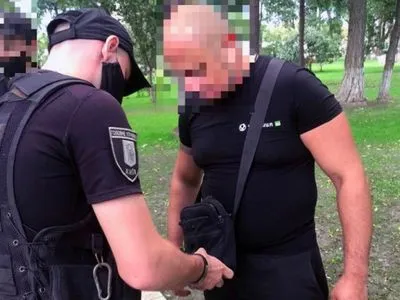 В столичном Мариинском парке мужчина угрожал ножом журналистам