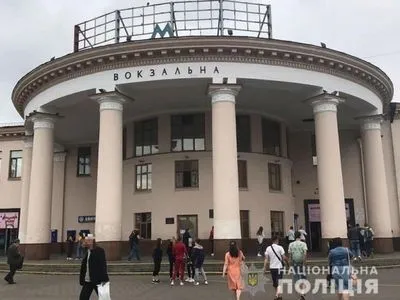 В Киеве будут судить мужчину, который "заминировал" метро "Вокзальная"
