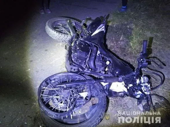 В Ровенской области столкнулись легковушка и мотоцикл: один человек погиб, водитель автомобиля был пьян