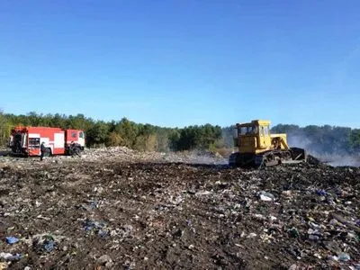 На Житомирщині горить сміттєзвалище