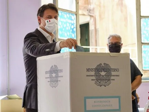 Референдум в Італії: майже 70% громадян підтримали скорочення парламенту на третину