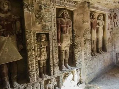 В Египте нашли 14 древних гробниц, которым более двух тысяч лет