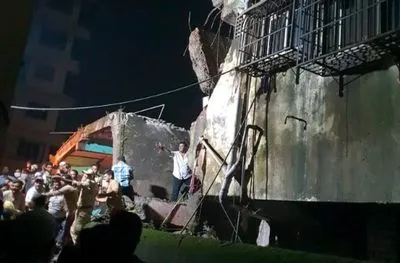 В Индии десять человек погибли при обрушении жилого дома