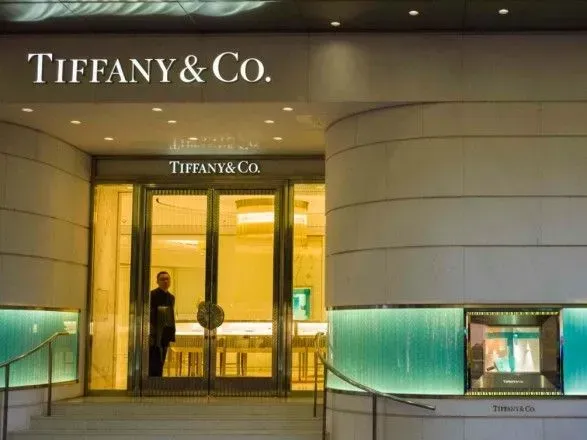 Tiffany судится с LVMH за 16-миллиардную сделку о слиянии: назначена дата суда