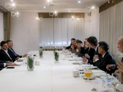 Зеленський на зустрічі з послами G7 та Євросоюзу обговорив незалежність НБУ та конкурс до САП