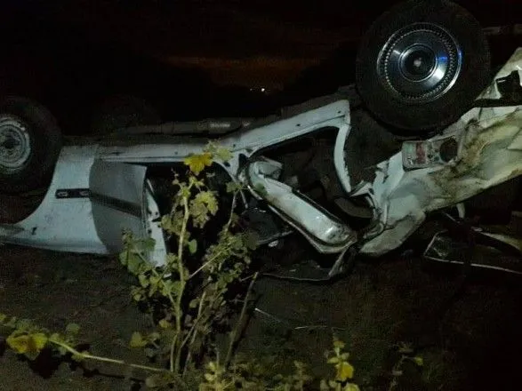 На Одещині автівка із молоддю злетіла з дороги: двоє загинули, четверо травмовані