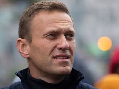 Пристави наклали арешт на рахунки і квартиру Навального