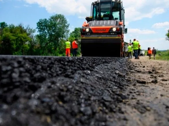 Узнать, кто и за сколько строит украинские дороги, теперь можно за несколько секунд