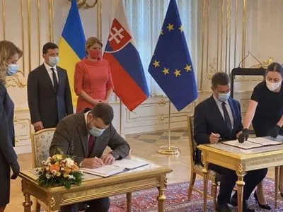Україна підписала угоду зі Словаччиною, яка зможе відновити роботу аеропорту "Ужгород" - Кулеба