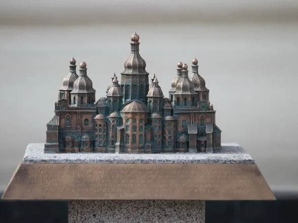 В Киеве открыли 3D-конструкцию Софийского собора с рельефными тактильными табличками