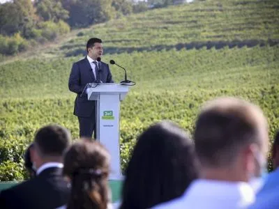 Зеленський запровадив в Україні День виноградаря і винороба