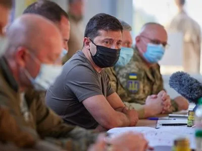 Зеленський провів на Донбасі нараду з питань роботи ТКГ: деталі