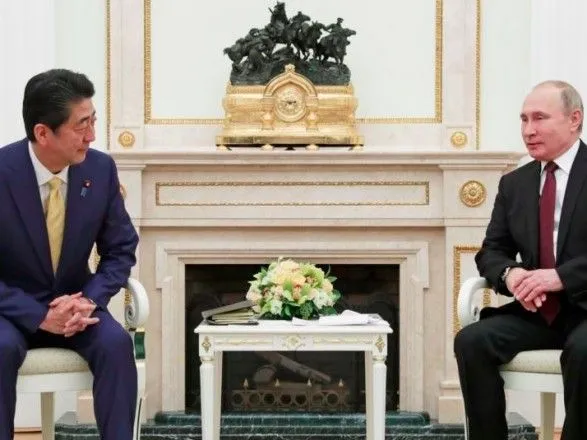 Экс-премьер Японии назвал оккупацию Крыма одной из причин неподписания мирного договора с РФ