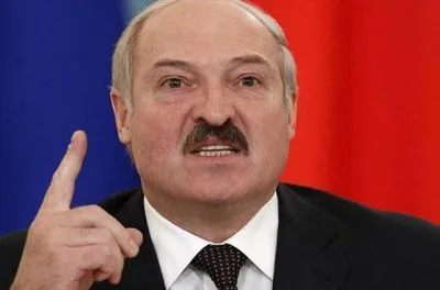Лукашенко відповів на пропозицію Макрона добровільно піти з посади