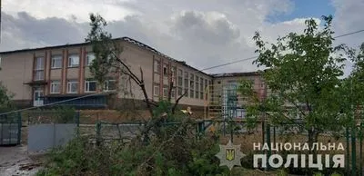 Буревій та сильна гроза на Херсонщині пошкодили дахи будинків