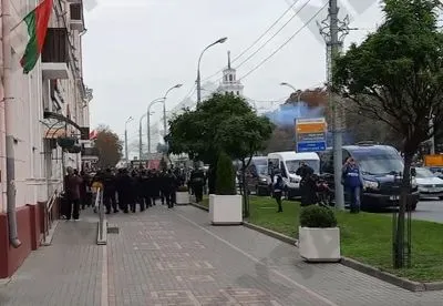 Протесты в Беларуси: против митингующих в Гомеле силовики применили слезоточивый газ