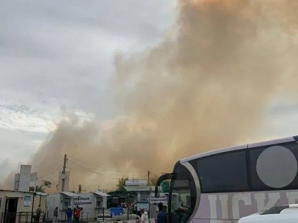 Пожежі на Луганщині: вогнем пошкоджено понад 400 будівель, евакуйовано 200 людей