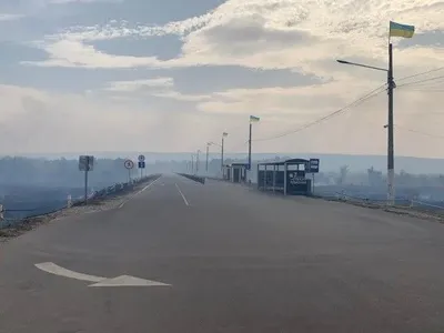 Поряд з КПВВ “Станиця Луганська” все ще залишаються осередки вогню