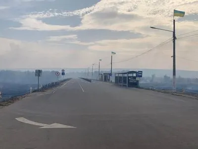 Возле КПВВ "Станица Луганская" все еще остаются очаги огня
