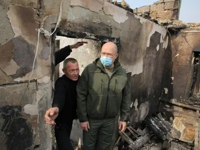На Луганщині готують гуртожитки для розселення людей, які втратили житло через пожежі - Шмигаль