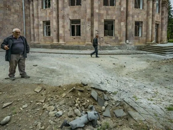 Ситуація у Карабасі: Вірменія повідомила, що Азербайджан обстріляв Степанакерт