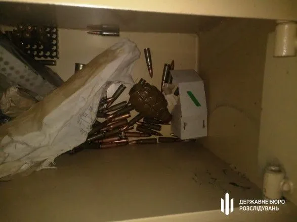 В Харьковской области сотрудник СБУ подозревается в хранении арсенала оружия и наркотиков