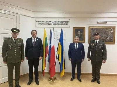 Таран прибув у Польщу: буде зустріч з міністрами оборони двох держав