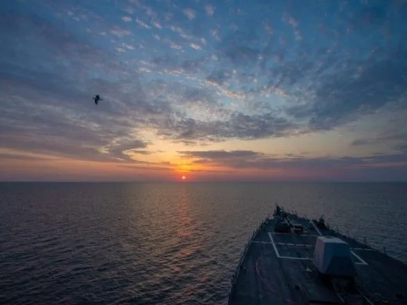 Американский эсминец USS Roosevelt покидает Черное море