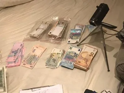 У Тернопільській області за вимагання грошей від міжнародних перевізників затримали трьох чоловіків