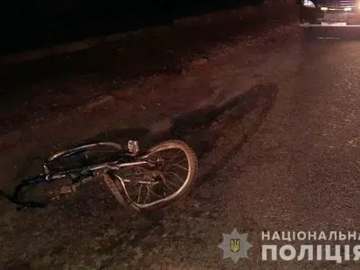 На Буковине микроавтобус сбил несовершеннолетнего велосипедиста
