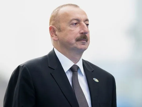 situatsiya-u-karabasi-prezident-azerbaydzhanu-vimagaye-vid-makrona-vibachen-za-slova-pro-siriyskikh-boyovikiv