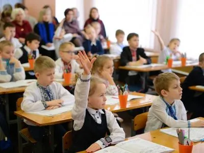 Разумков и Шмыгаль поздравили педагогов с профессиональным праздником