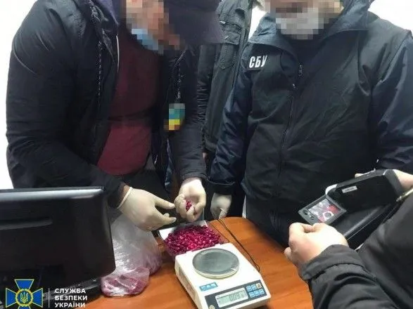 Наркотрафік в ОРДО: на Донбасі припинили контрабанду метадону з місячним оборотом до 2,5 млн гривень