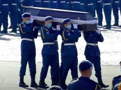 Авіакатастрофа під Чугуєвом: у Харкові проходить церемонія прощання із загиблими курсантами