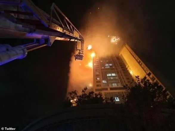 Масштабна пожежа у Південній Кореї: горить 33-поверховий будинок