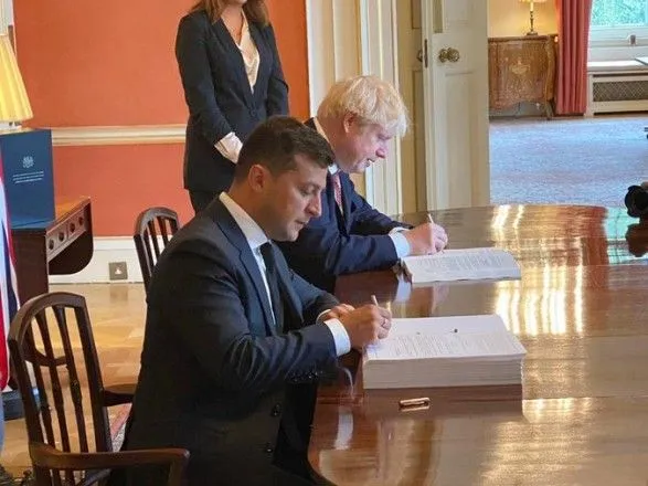 Зеленський та Джонсон підписали нову угоду між Україною і Великою Британією