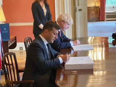 Зеленский и Джонсон подписали новое соглашение между Украиной и Великобританией